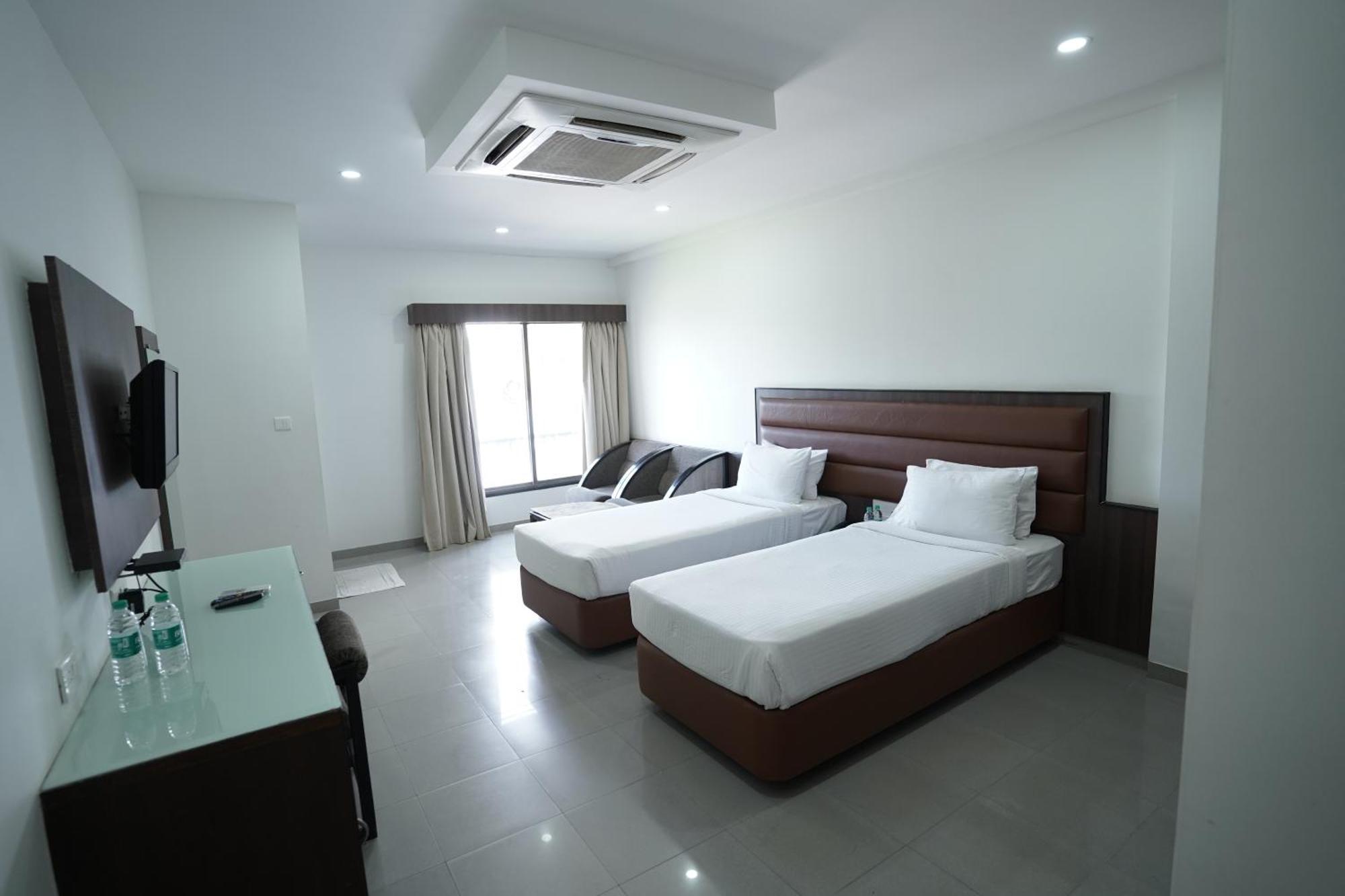 Hotel Metropolis Hubli Luaran gambar