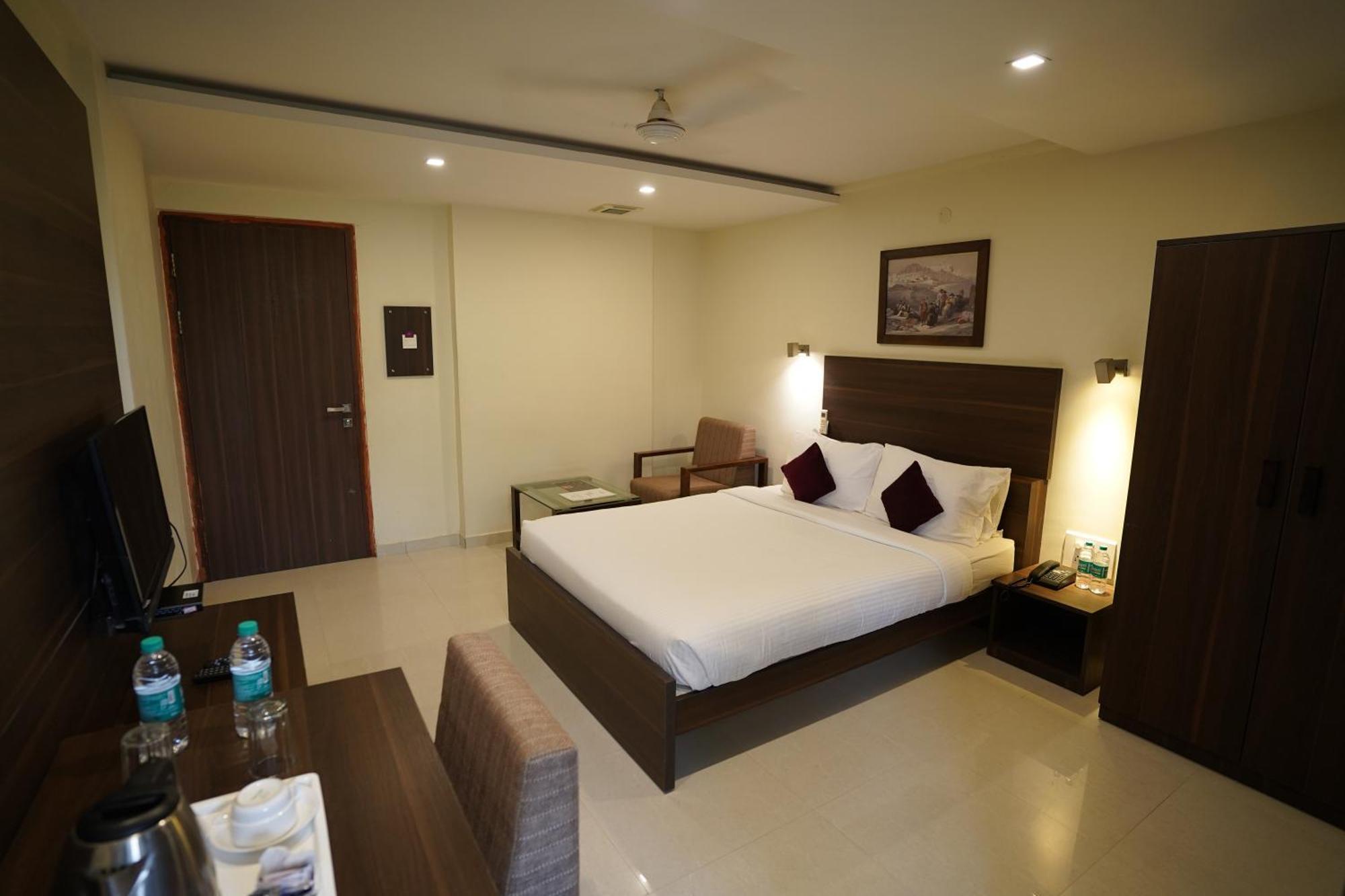Hotel Metropolis Hubli Luaran gambar