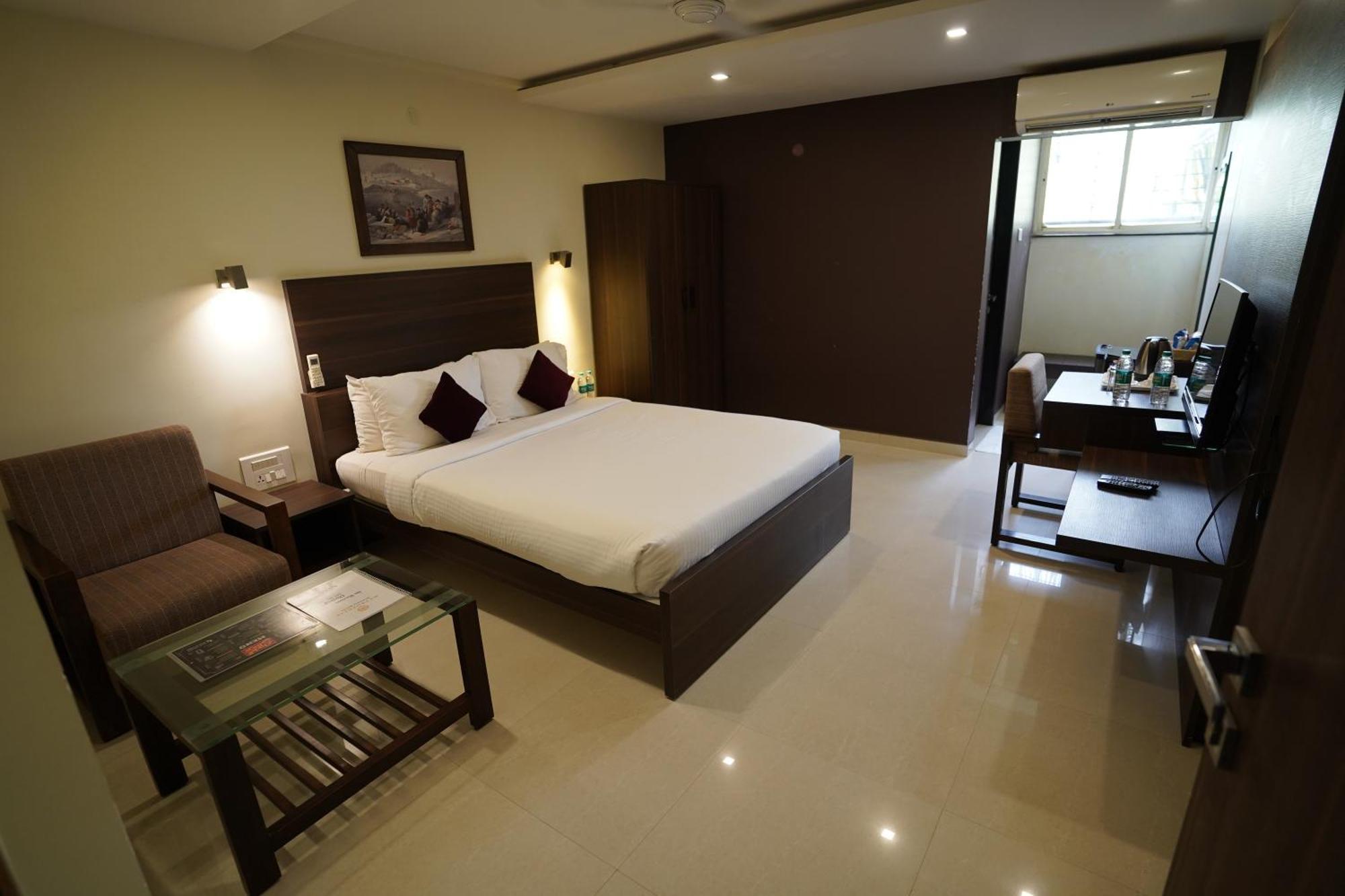 Hotel Metropolis Hubli Luaran gambar