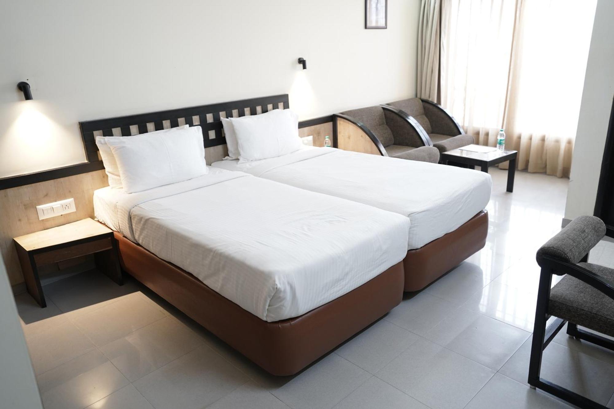 Hotel Metropolis Hubli Luaran gambar